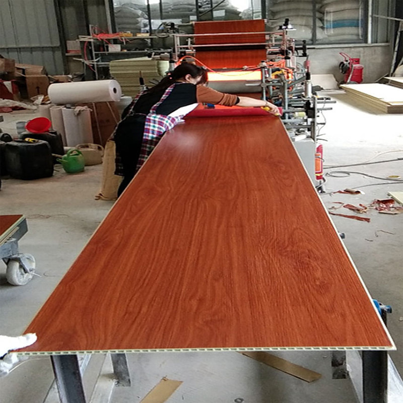 Modern Entegre Bambu Ahşap Elyaf PVC Duvar Paneli TV Arka Plan için Otel Kullanımı için İç Tavan Sert Paket Duvar Paneli